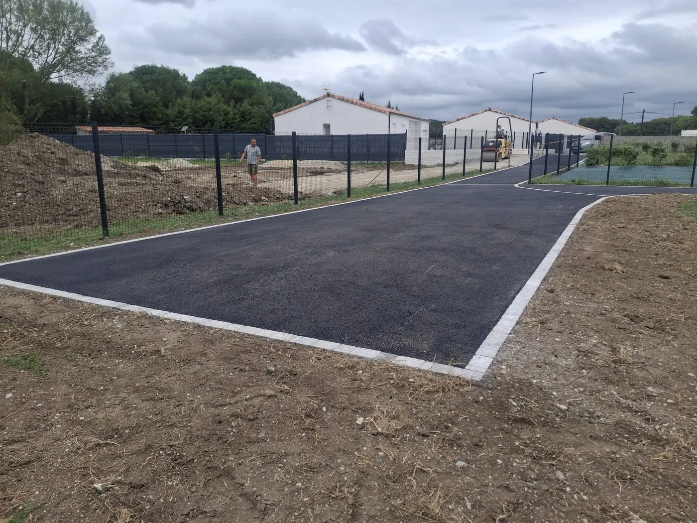 Parking en enrobé à chaud réalisé par Marson TP